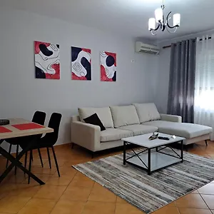 One-bedroom Near U.s. Embassy Appartamento